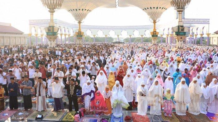 Detail Gambar Saat Pelaksanaan Sholat Ied Nomer 6