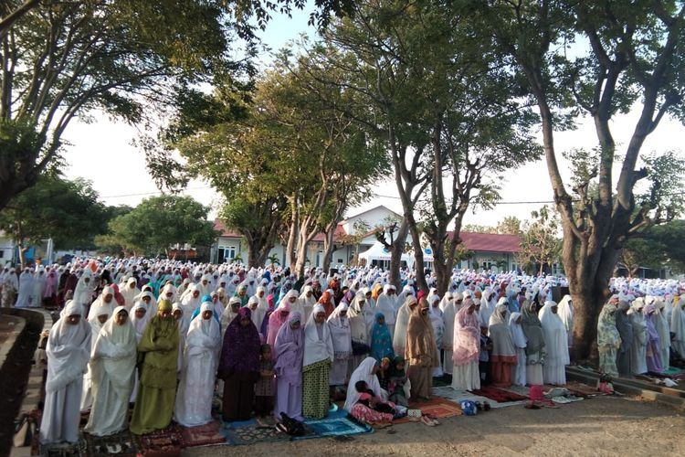 Detail Gambar Saat Pelaksanaan Sholat Ied Nomer 8