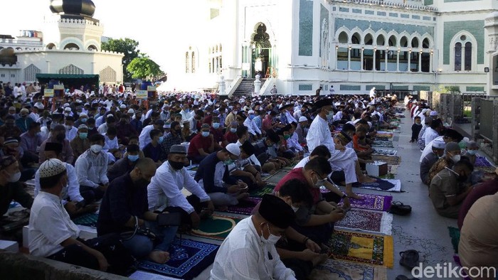 Detail Gambar Saat Pelaksanaan Sholat Ied Di Dalam Masjid Nomer 49