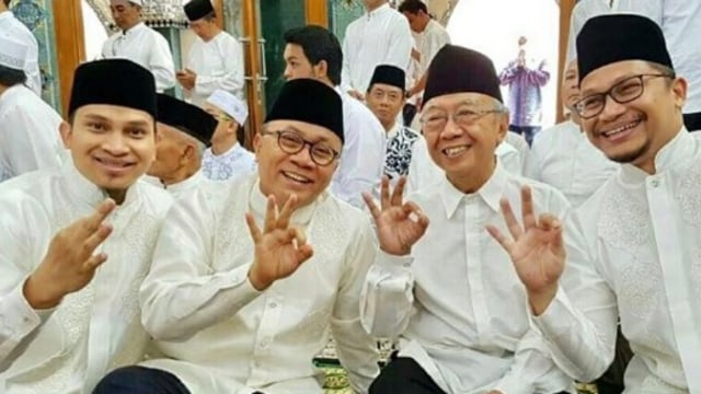 Detail Gambar Salam 3 Jari Nomer 21