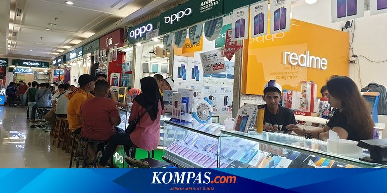 Detail Gambar Sales Menawarkan Hp Di Mall Nomer 49