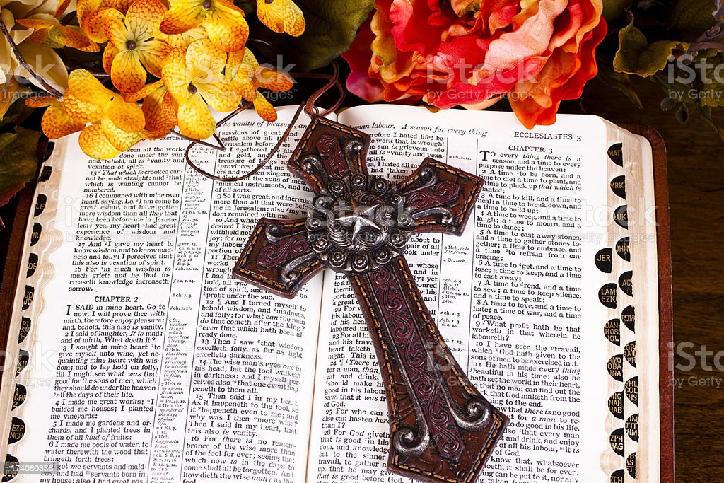 Gambar Salib Alkitab Dan Bunga - KibrisPDR
