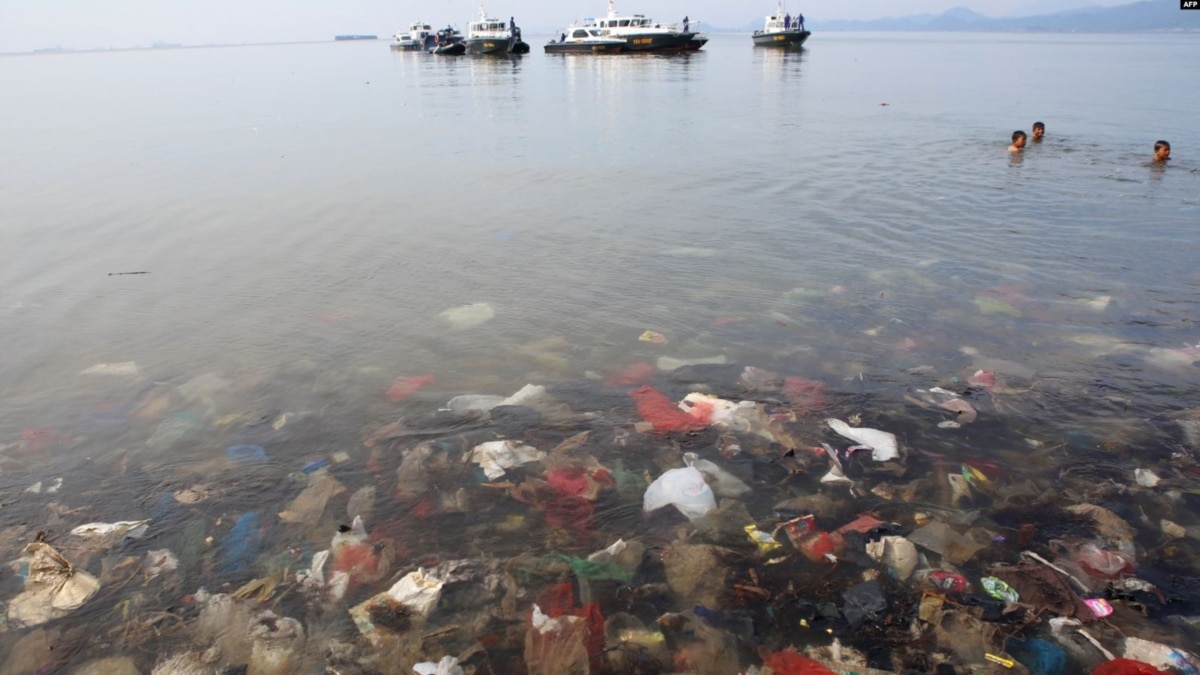 Detail Gambar Sampah Di Laut Nomer 30