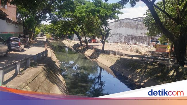 Detail Gambar Sampah Di Sungai Sadang Nomer 12