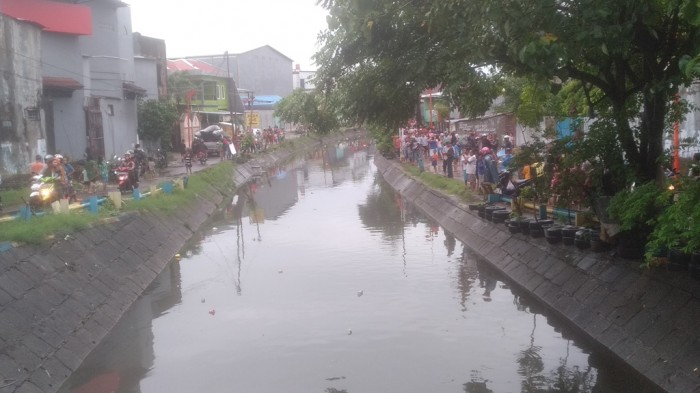 Detail Gambar Sampah Di Sungai Sadang Nomer 15