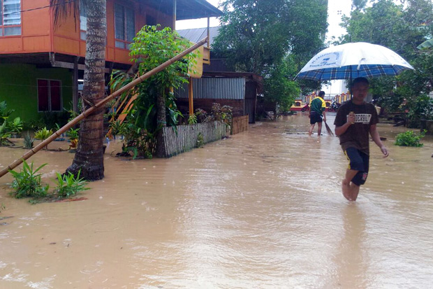 Detail Gambar Sampah Di Sungai Sadang Nomer 27