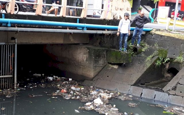 Detail Gambar Sampah Di Sungai Sadang Nomer 31