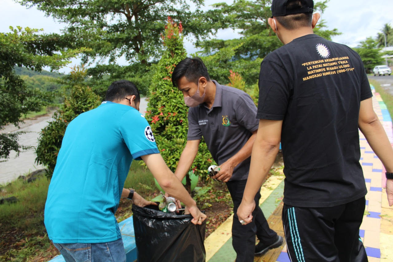 Detail Gambar Sampah Di Sungai Sadang Nomer 38