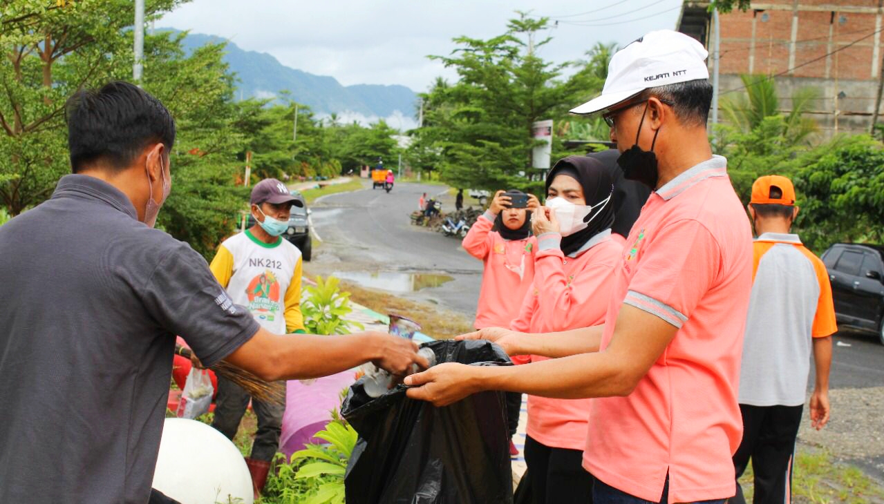 Detail Gambar Sampah Di Sungai Sadang Nomer 39