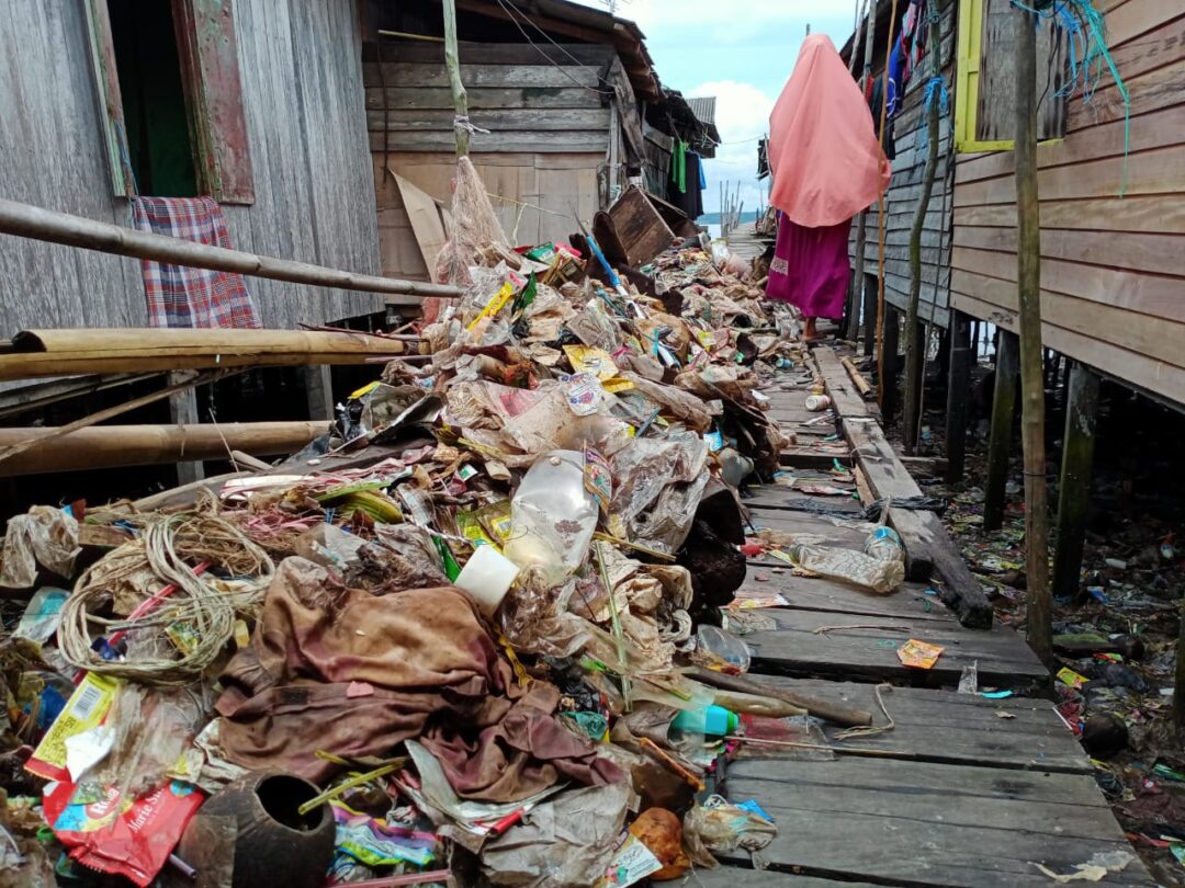 Detail Gambar Sampah Rumah Tidak Diangkat Nomer 19