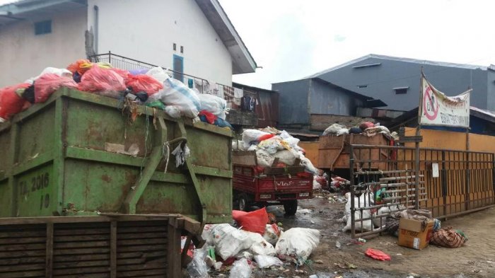 Detail Gambar Sampah Rumah Tidak Diangkat Nomer 5