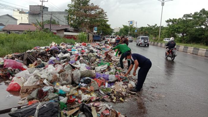 Detail Gambar Sampah Rumah Tidak Diangkat Nomer 50