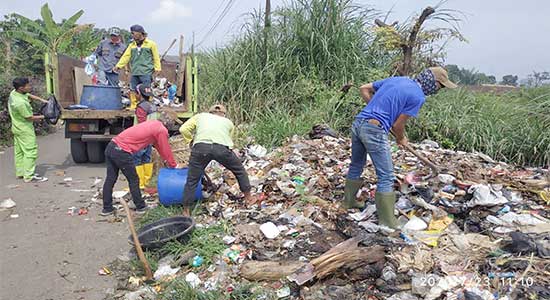 Detail Gambar Sampah Tidak Di Angkat Nomer 20