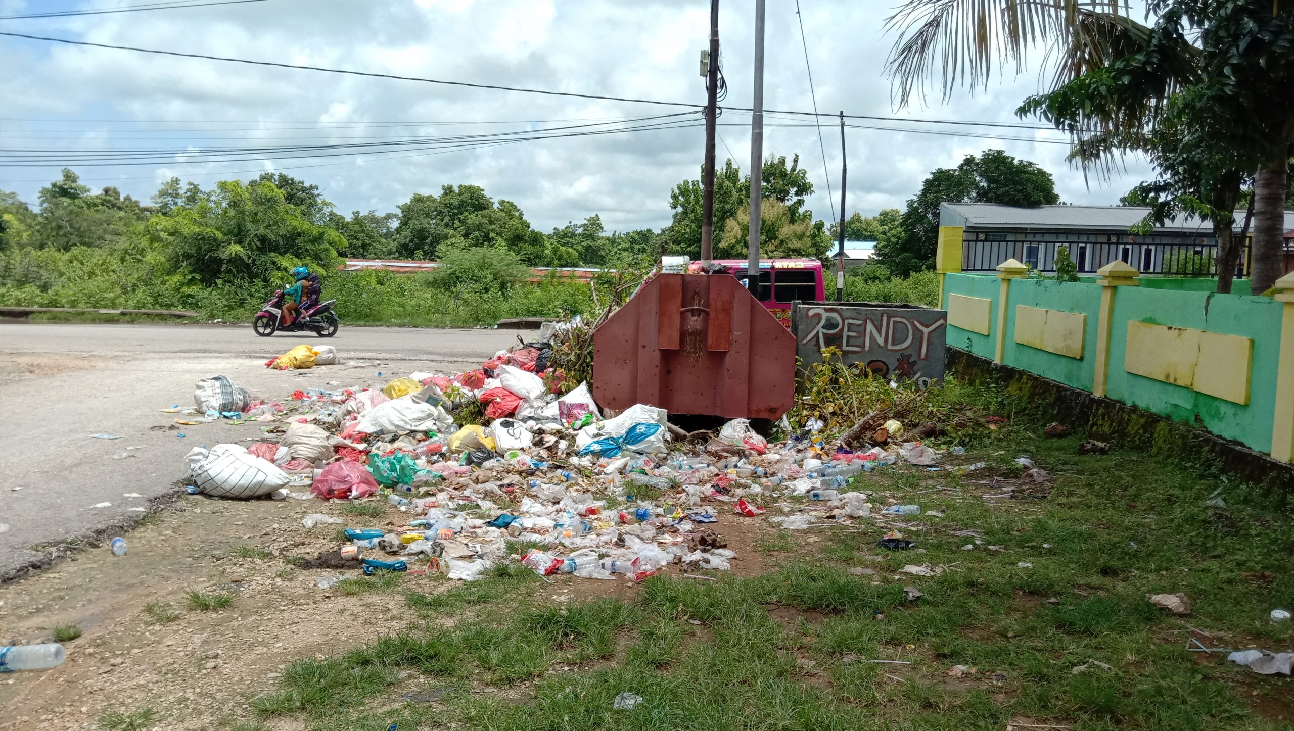 Detail Gambar Sampah Tidak Di Angkat Nomer 25