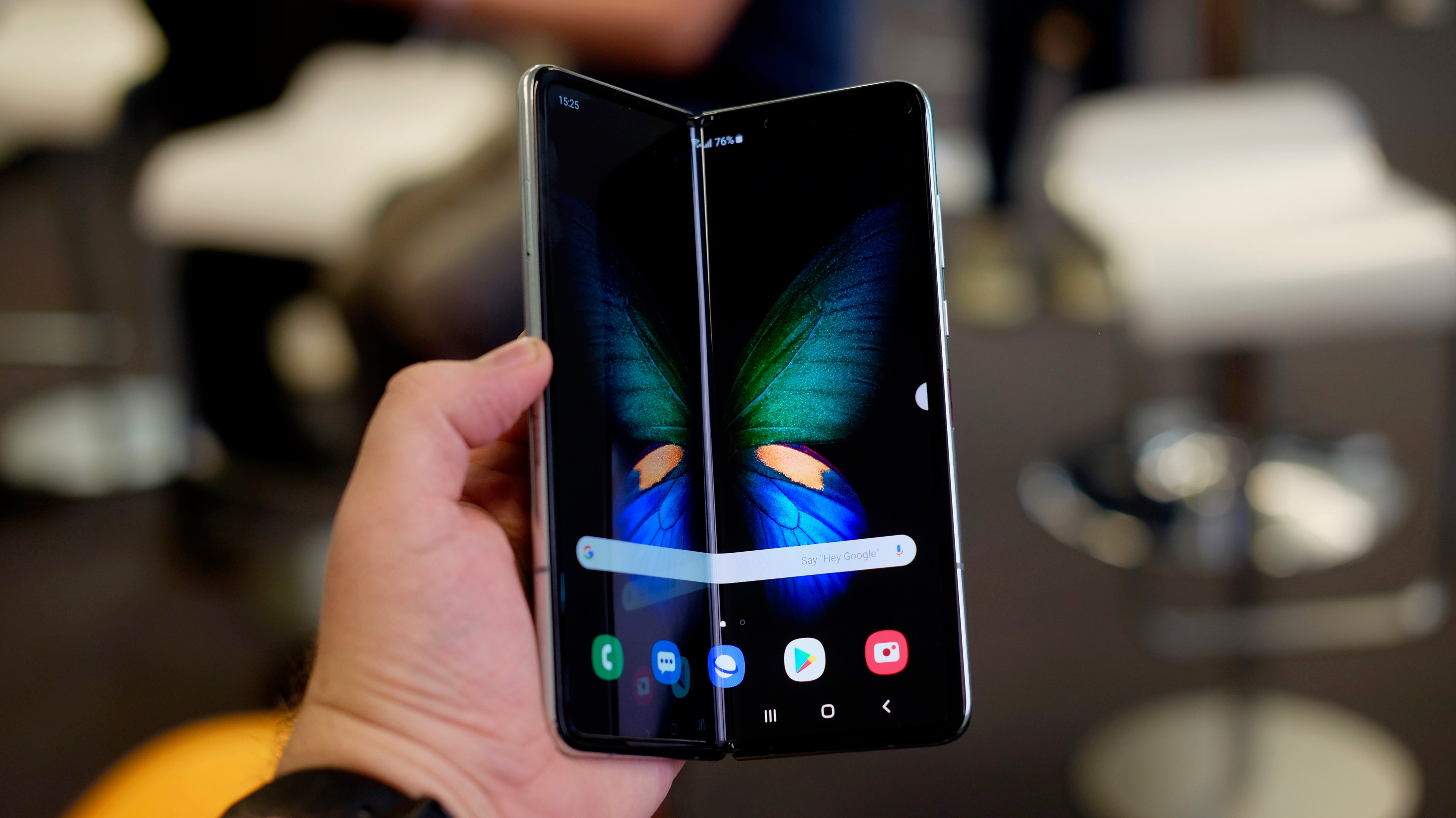 Detail Gambar Samsung Galaxy Fold Nomer 31