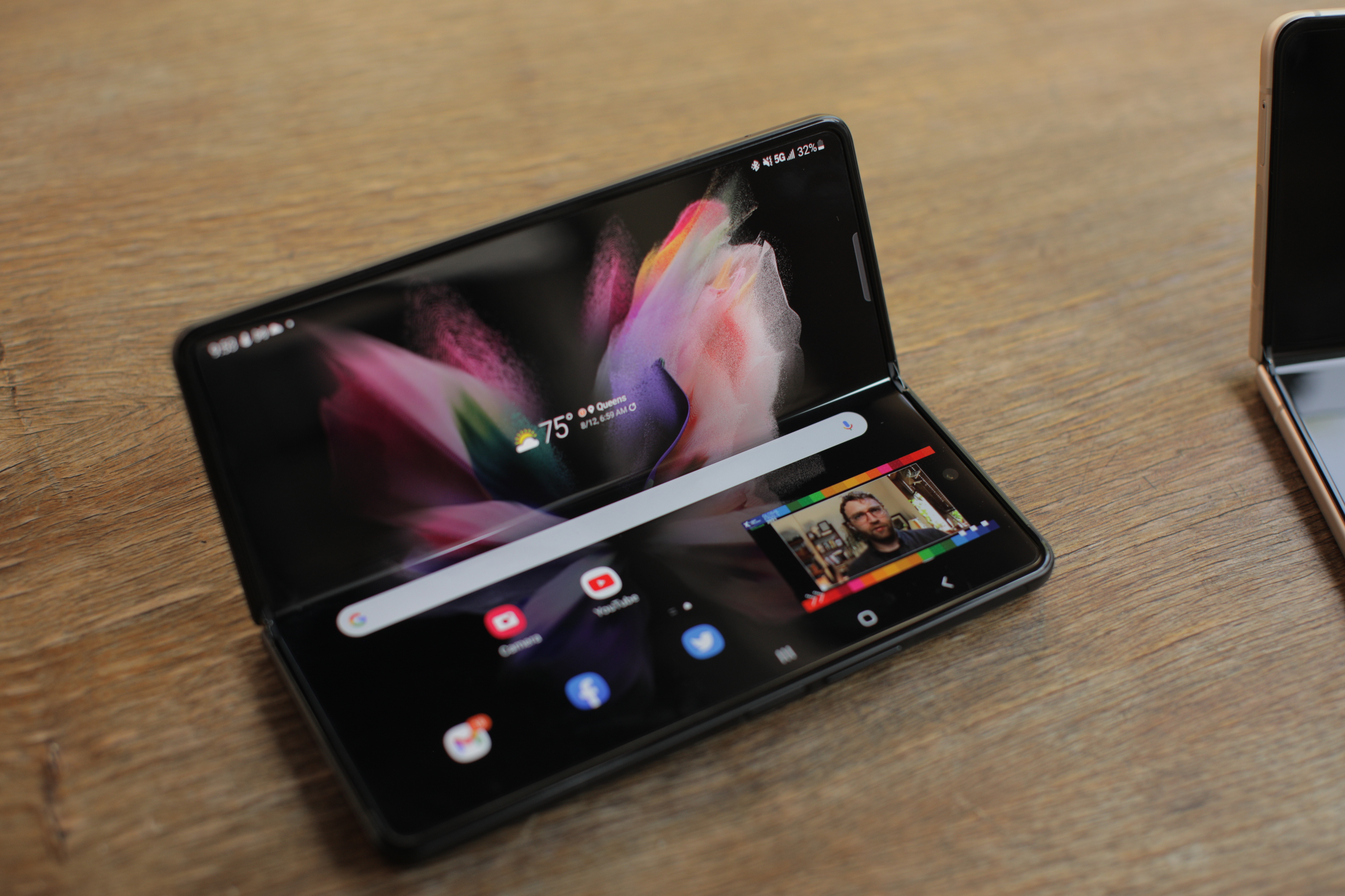 Detail Gambar Samsung Galaxy Fold Nomer 8