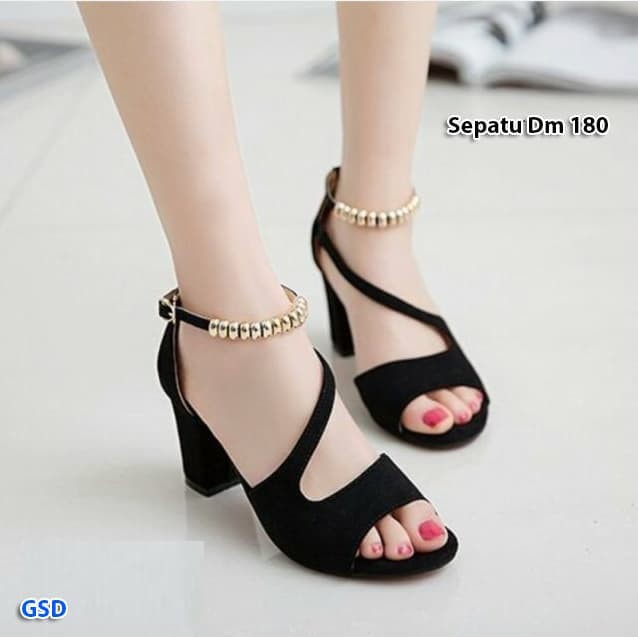 Detail Gambar Sandal Hak Tinggi Gambar Sandal Sepatu Nomer 53