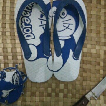 Detail Gambar Sandal Ukir Doraemon Nomer 40