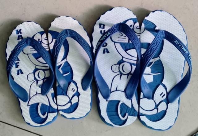 Detail Gambar Sandal Ukir Doraemon Nomer 50