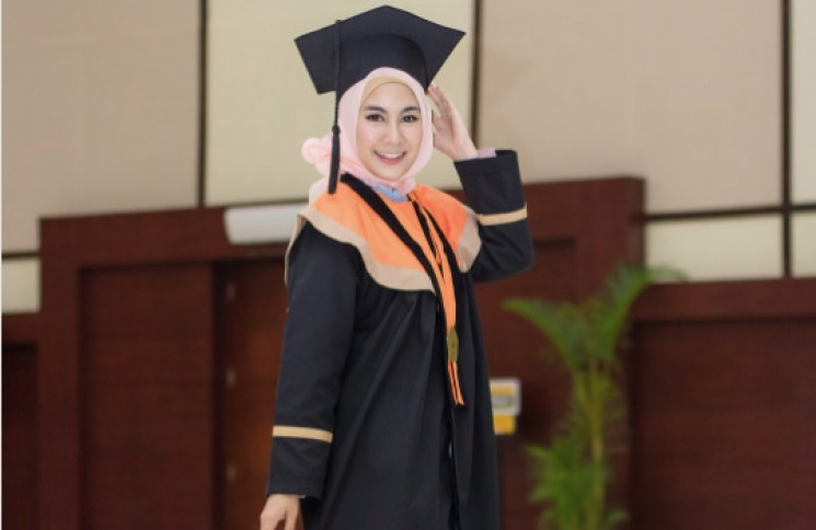 Gambar Sarjana Wisuda - KibrisPDR