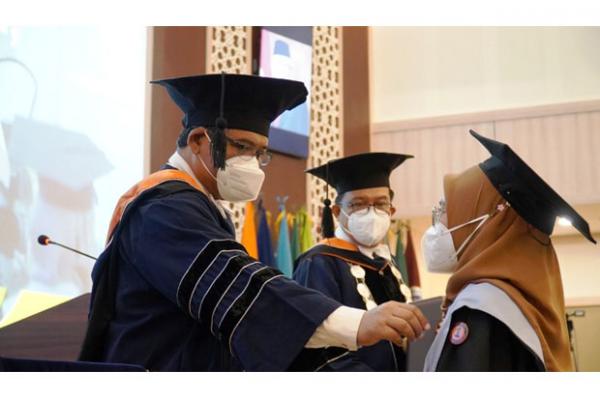 Detail Gambar Sarjana Wisuda Nomer 40