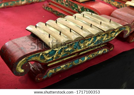 Detail Gambar Saron Gamelan Jawa Nomer 48