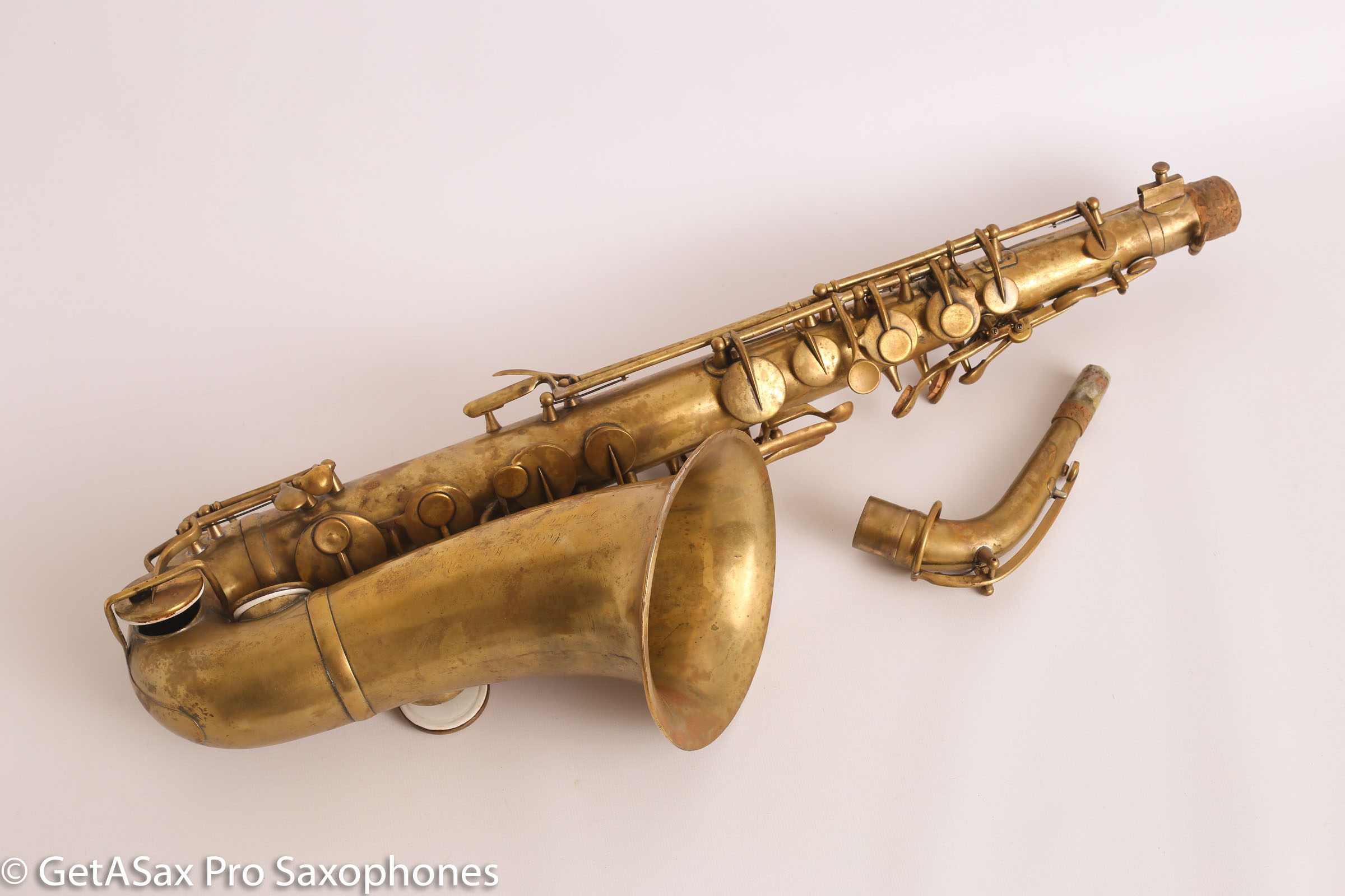 Detail Gambar Saxophone Alto Nomer 22