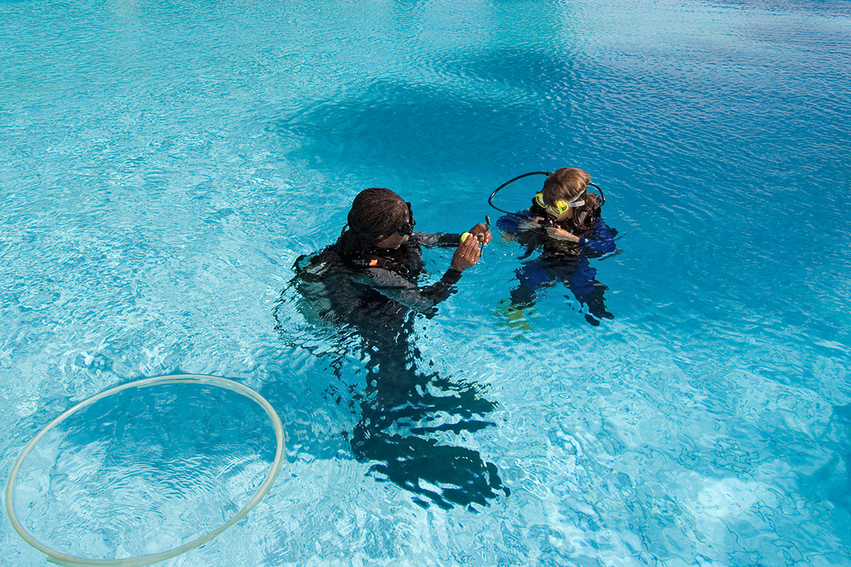 Detail Gambar Scuba Di Kolam Nomer 21