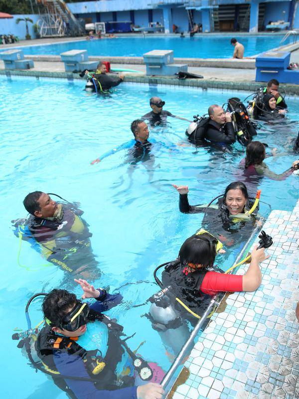 Detail Gambar Scuba Di Kolam Nomer 9