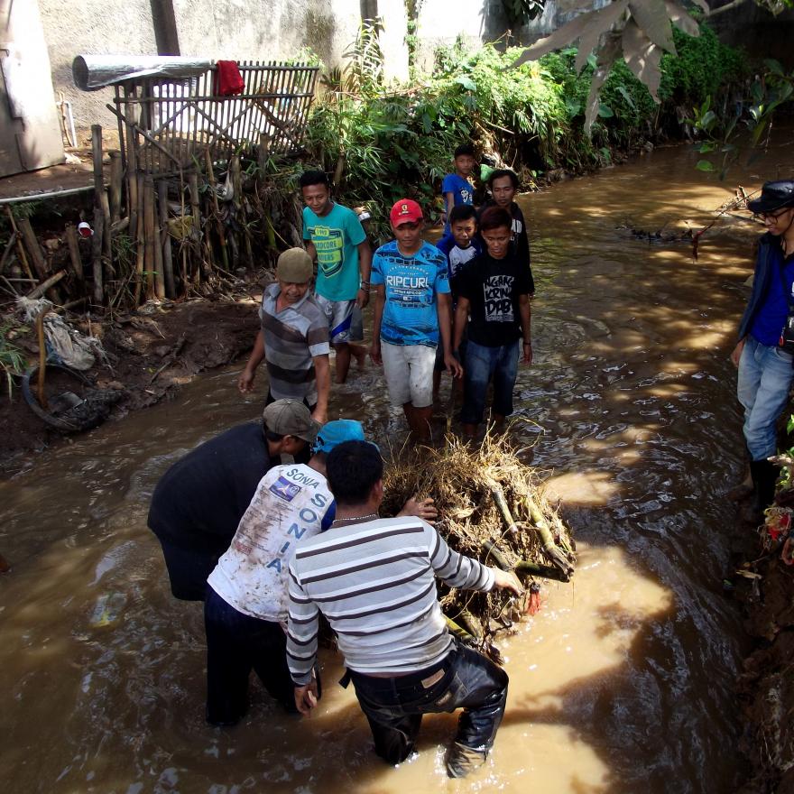 Detail Gambar Sedang Gotong Royong Nomer 21