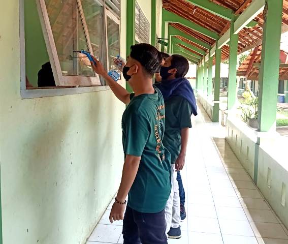 Detail Gambar Sedang Piket Kelas Nomer 51