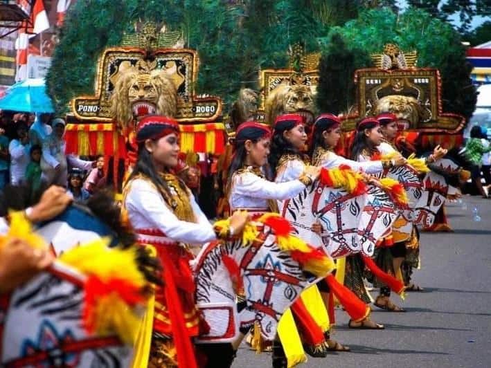 Detail Gambar Selendang Tari Jawa Timur Nomer 20