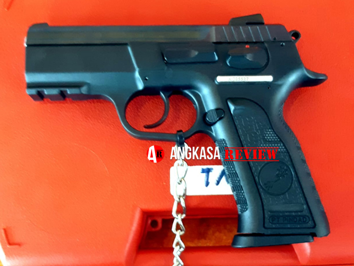 Detail Gambar Senjata Api Pistol Nomer 52