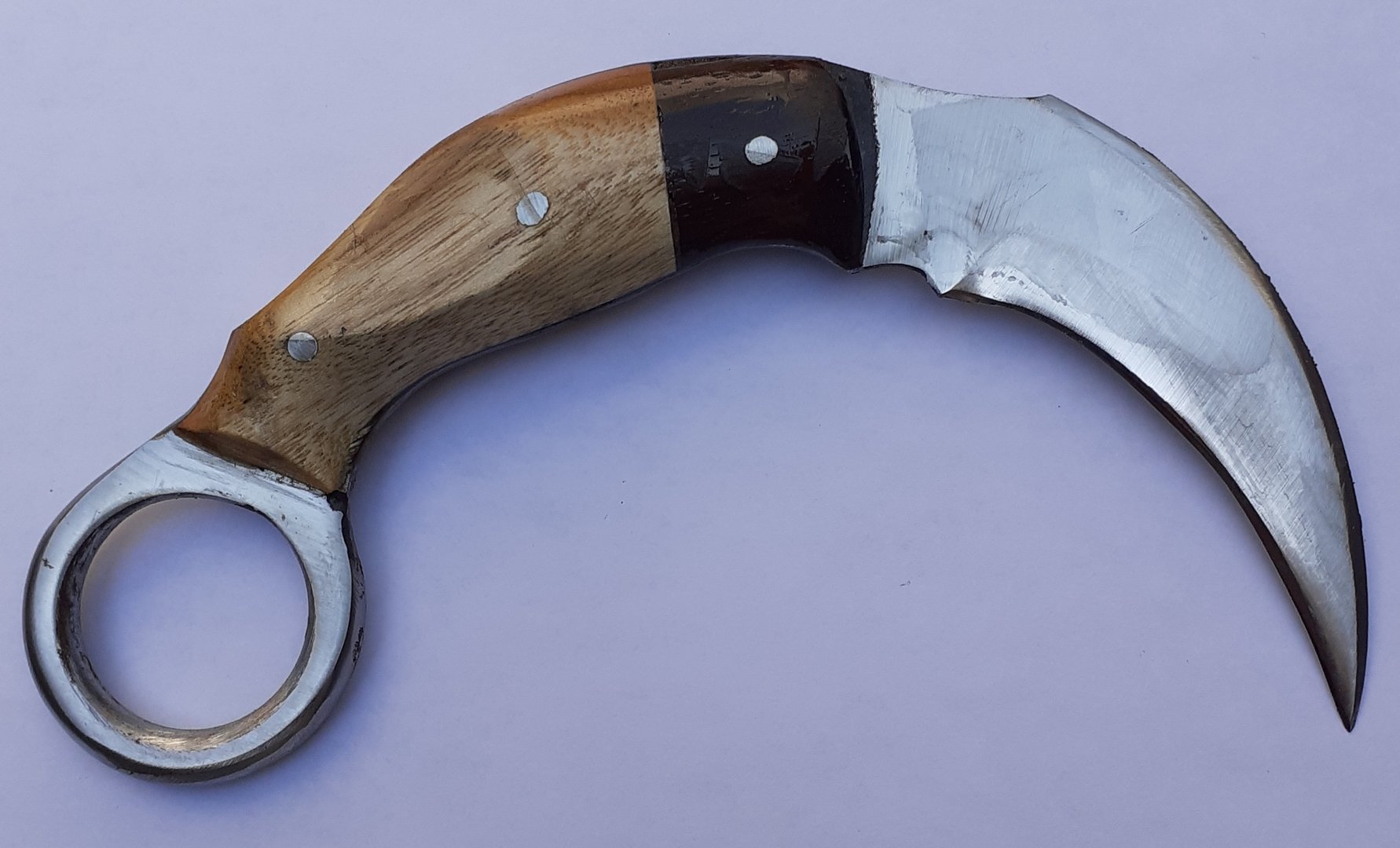 Detail Gambar Senjata Tradisional Kerambit Nomer 57