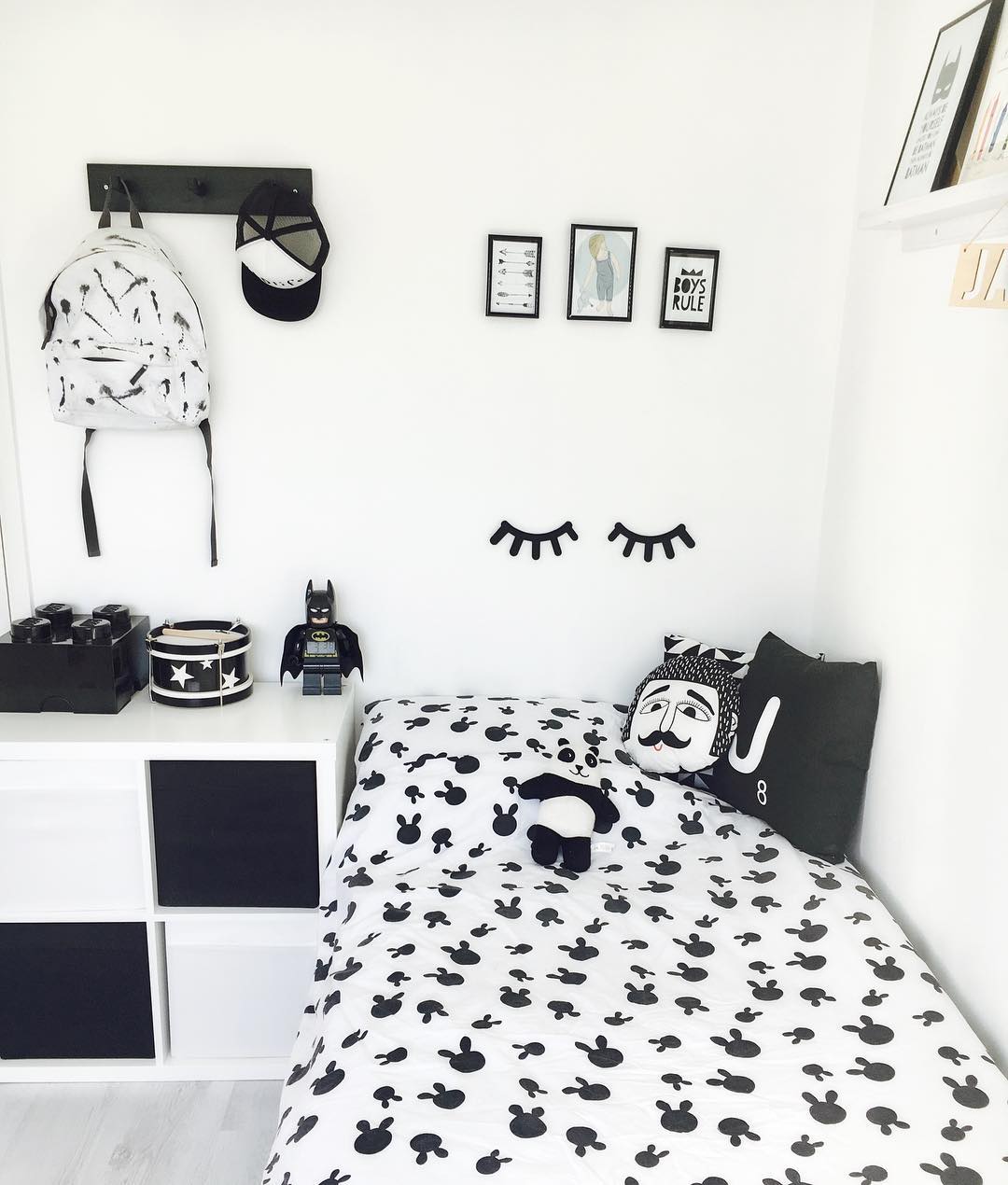 Detail Dekorasi Kamar Aesthetic Hitam Putih Nomer 24