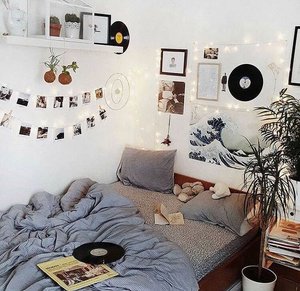 Detail Dekorasi Kamar Pakai Foto Polaroid Nomer 31