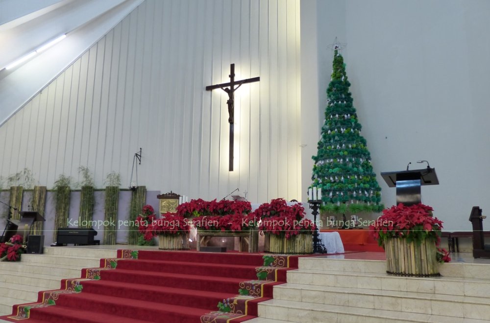 Detail Dekorasi Natal Altar Gereja Nomer 15