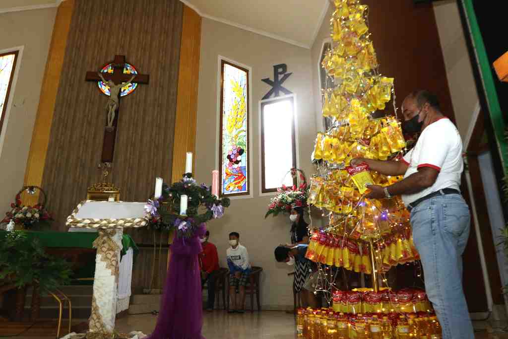 Detail Dekorasi Natal Dalam Gereja Nomer 28