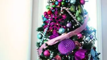 Detail Dekorasi Pohon Natal Nuansa Ungu Nomer 7