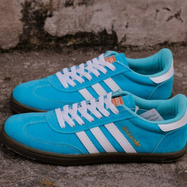 Detail Gambar Sepatu Adidas Casual Nomer 7