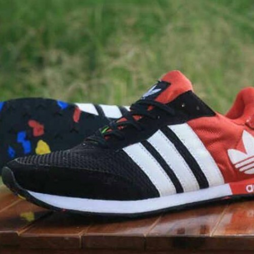 Detail Gambar Sepatu Adidas Warna Merah Hitam Nomer 28