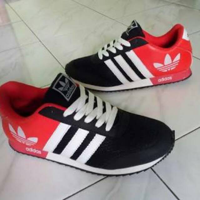 Detail Gambar Sepatu Adidas Warna Merah Hitam Nomer 5