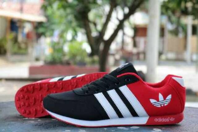 Detail Gambar Sepatu Adidas Warna Merah Hitam Nomer 53