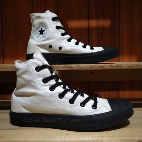 Detail Gambar Sepatu Converse Hitam Putih Nomer 46