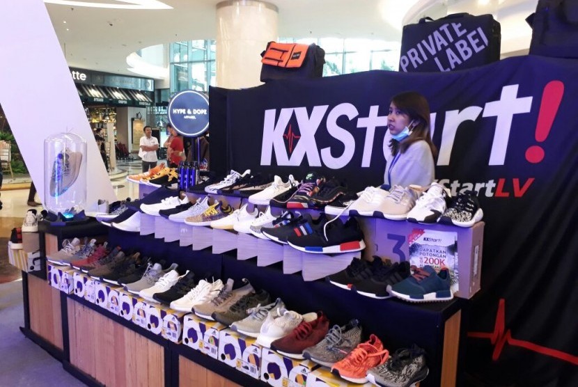 Detail Gambar Sepatu Di Mall Nomer 10