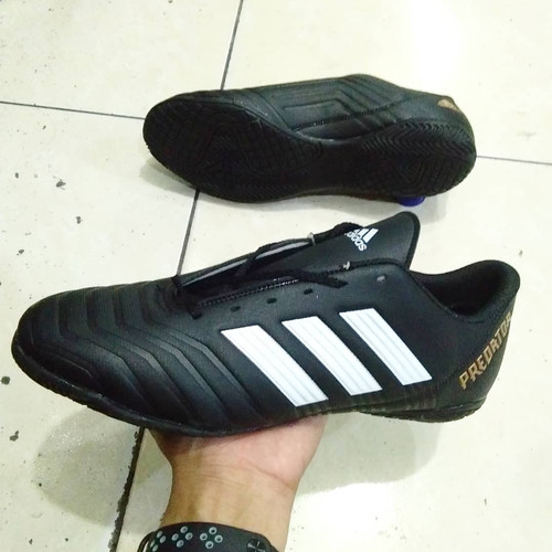 Detail Gambar Sepatu Futsal Adidas Nomer 42