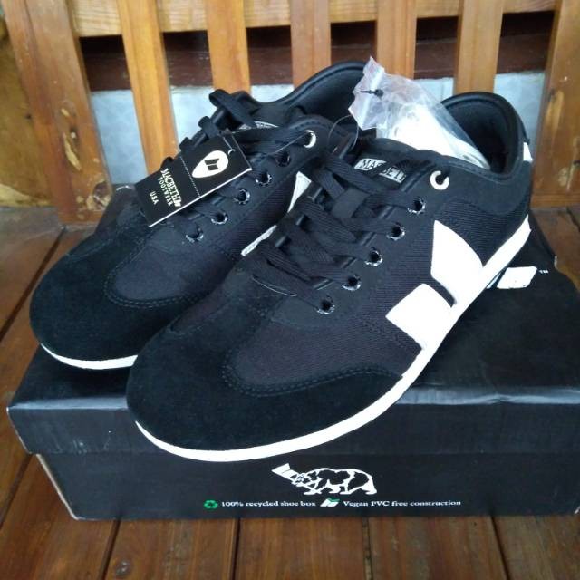 Detail Gambar Sepatu Macbeth Nomer 23