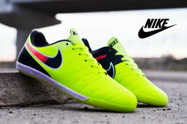 Detail Gambar Sepatu Nike Futsal Nomer 32