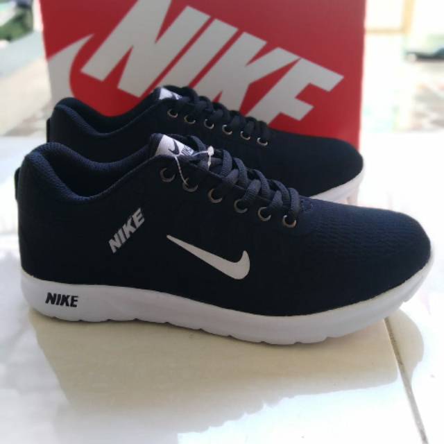 Detail Gambar Sepatu Nike Hitam Putih Wanita Nomer 15