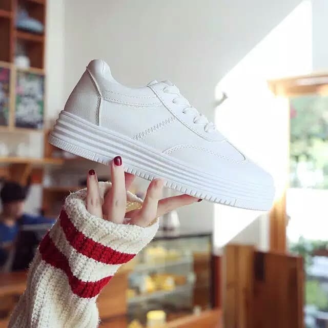 Detail Gambar Sepatu Putih Wanita Nomer 28